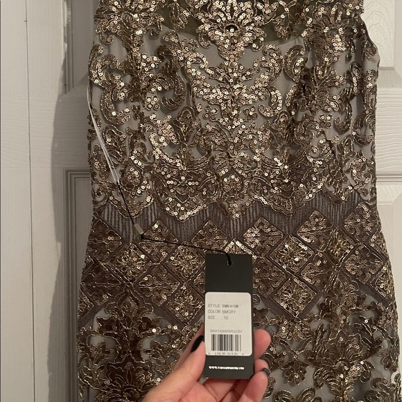 Tadashi Shoji Sleeveless Sequin Cocktail Dress - Picture 6 of 13